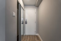 Magnifiqque appartement style 4 1 2 très bien situé à Chemun de la côte SAINT LUC - Cet immeuble de logements récemment rénové, situé à 5765 Chem. de la Côte St Luc, Montréal, QC H3X 2G3, Canada et a proximité de Monkland Village et d