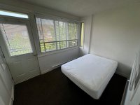 Logement 3 1/2 ENSOLLEILLÉ - 1 CHAMBRE FERMÉE - Mon magnifique appartement rénové avec balcon, grandes fenêtres et garde-robe, est situé en plein cœur de Montréal.